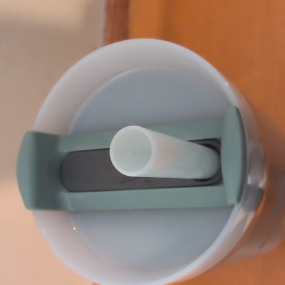 Stanley Silver Quencher H2.0 Tumbler 14oz - Picture 3 of 3